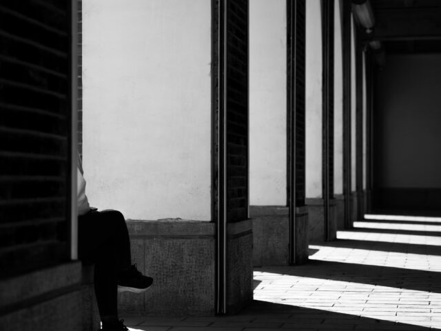 Italia, il silenzio che divora i vulnerabili