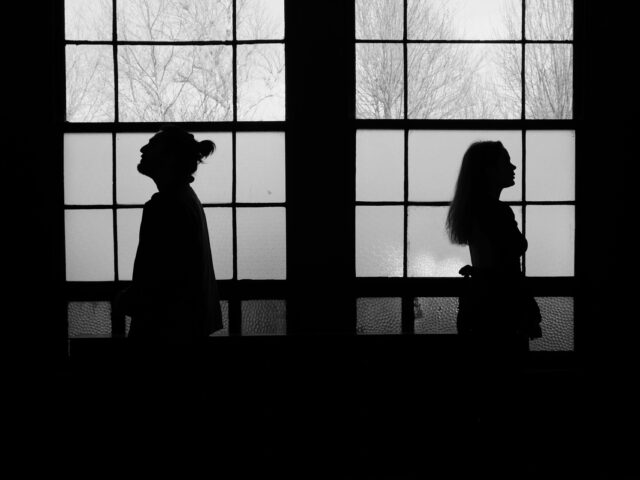 Gabriella e Fabio: quando la legge entra nelle vite delle persone e non le lascia più.